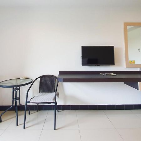 B Space Residence Nong Prue Buitenkant foto