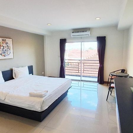 B Space Residence Nong Prue Buitenkant foto