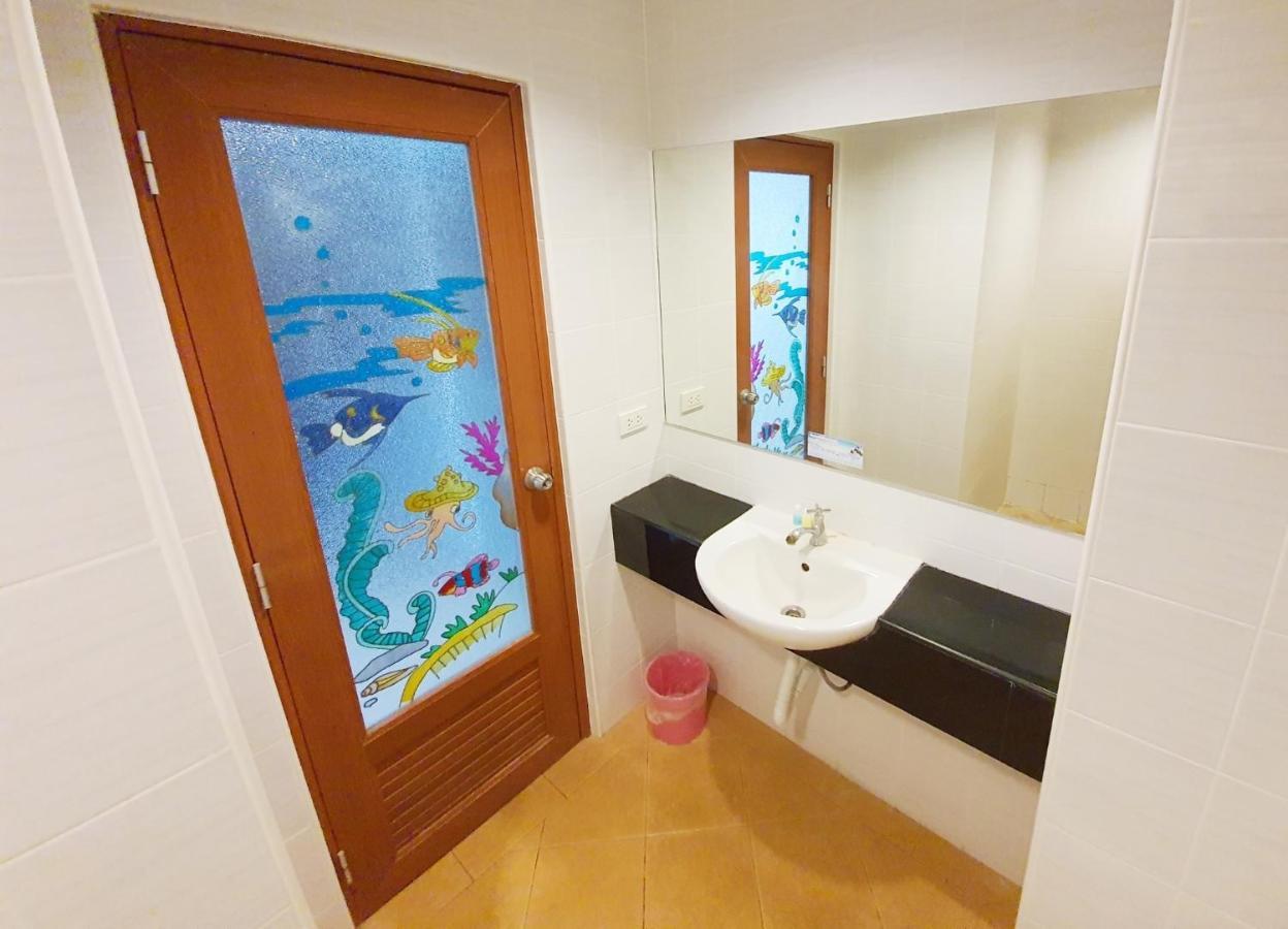 B Space Residence Nong Prue Buitenkant foto