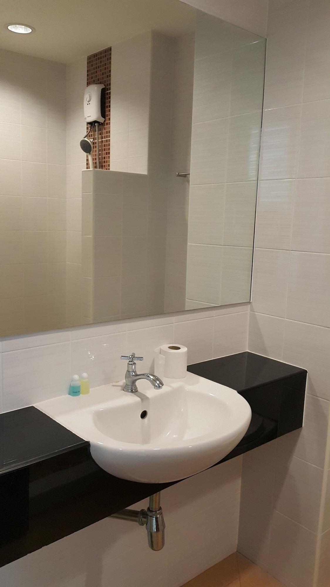 B Space Residence Nong Prue Buitenkant foto