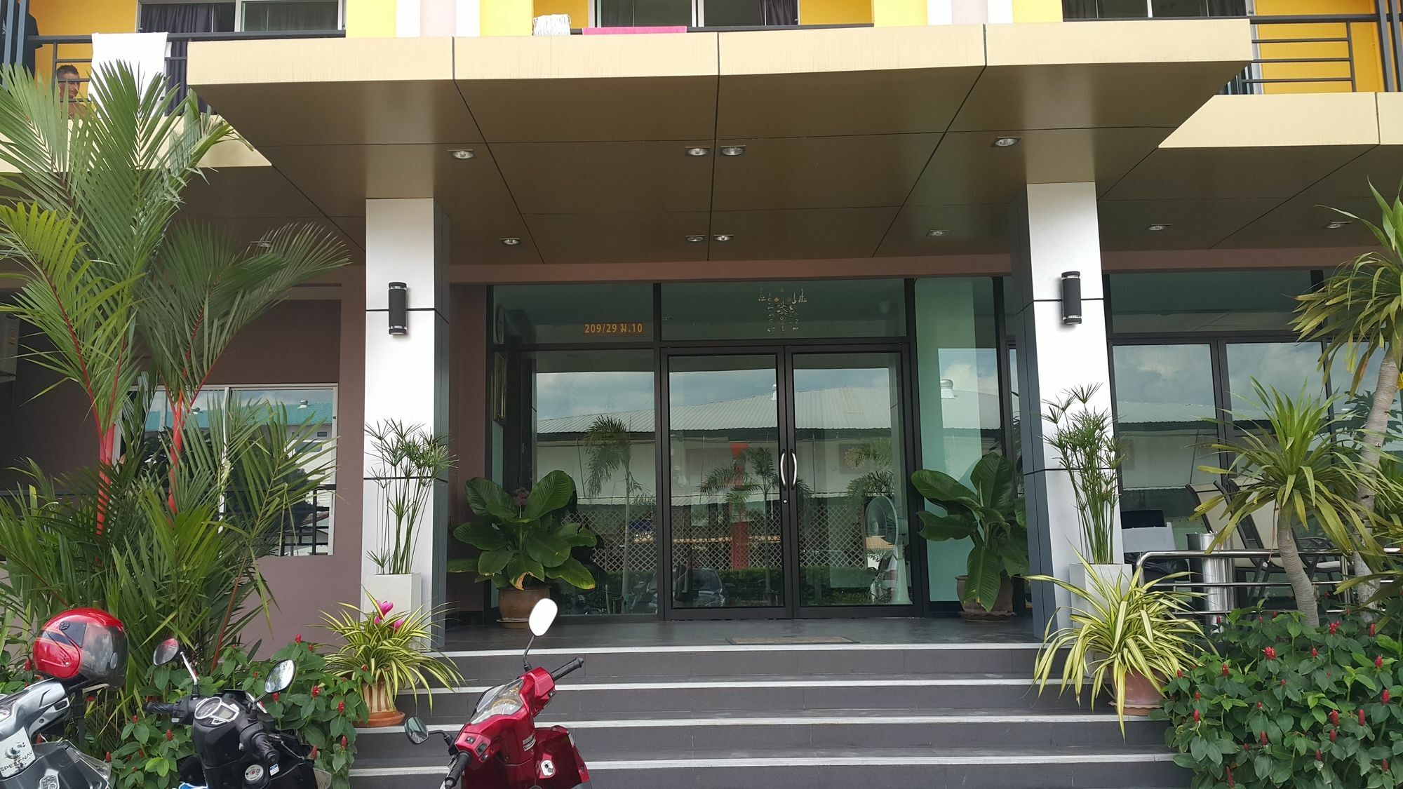 B Space Residence Nong Prue Buitenkant foto